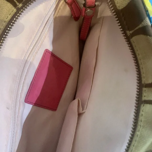 Vintage Coach Brown and Pink Signature Shoulder Bag preowned - Picture 4 of 14